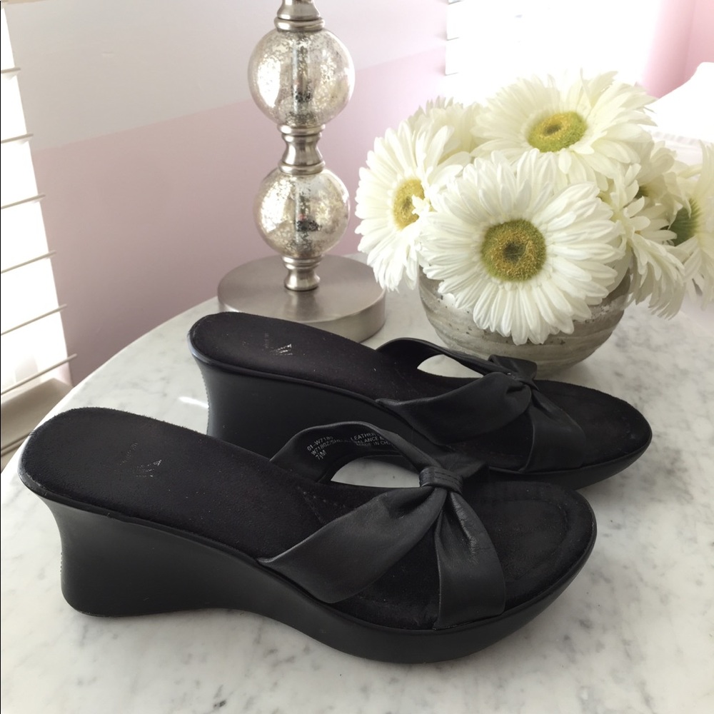 Anne Klein Mules (7M)